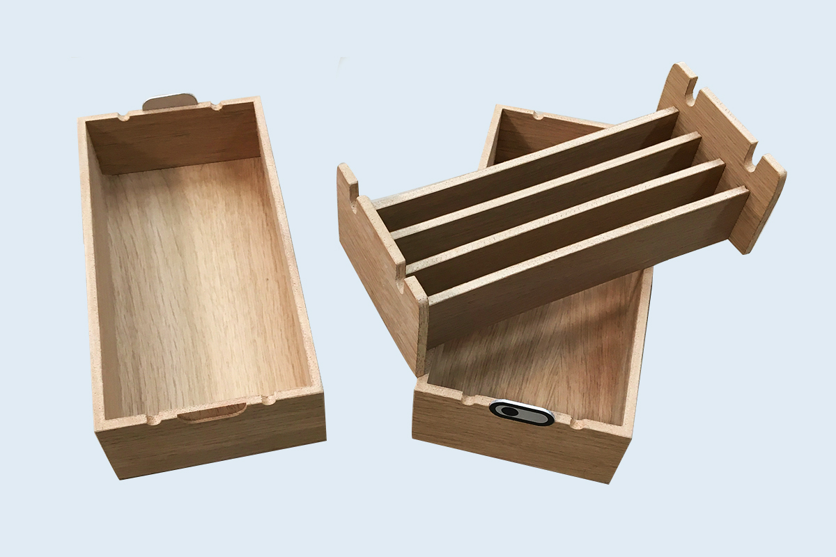 Boîte en bois fabriquée à la main mesure cm 14x14x14 -  France