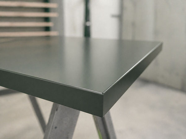 Favre Technics réalise le vernissage industriel éco-responsable de pièces techniques, aluminium et supports usinés dans son atelier de l’Ain.
