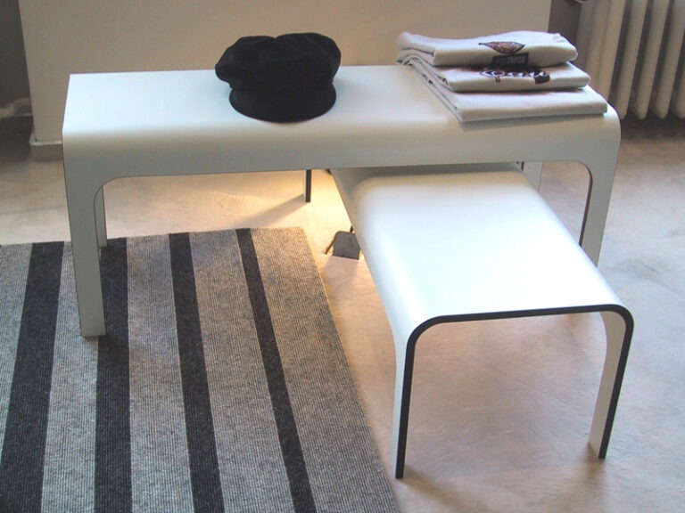 Mobilier commercial en compact HPL postformé