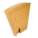 Caisson et manchette d’accoudoir vernis satiné. Caisson et manchette d’accoudoir vernis satiné.