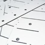 Rainures, chanfreins et inserts spéciaux sur panneaux en stratifié compact HPL. Rainures, chanfreins et inserts spéciaux sur panneaux en stratifié compact HPL.