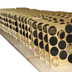 Présentoirs Monnaie de Paris. Réalisation en MDF laqué Or. Présentoirs Monnaie de Paris. Réalisation en MDF laqué Or.