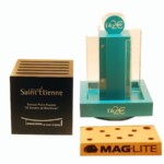 Présentoirs pour livres, dépliants et lampes-torches. Présentoirs pour livres, dépliants et lampes-torches.