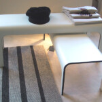 Mobilier commercial en compact HPL postformé. Mobilier commercial en compact HPL postformé.