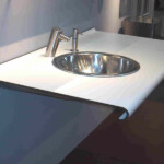 Plan vasque simple en compact HPL postformé. Plan vasque simple en compact HPL postformé.