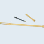 Petites pièces pour luminaire en frêne massif, tournées puis ré-usinées. Petites pièces pour luminaire en frêne massif, tournées puis ré-usinées.