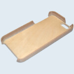 Coque usinée en bois pour smartphone. Coque usinée en bois pour smartphone.