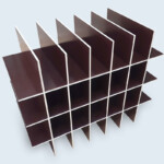 Casier CP bouleau filmé, assemblé à mi-bois, pour compartimentage de caisse de rangement. Casier CP bouleau filmé, assemblé à mi-bois, pour compartimentage de caisse de rangement.