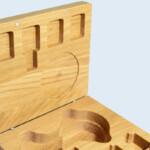 Boîte bois détail – Fermoirs magnétiques et charnières cylindriques