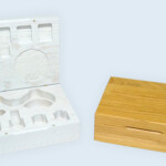 Boîte en chêne usinée dans la masse. Fermeture par fermoirs magnétiques avec onglet d'ouverture. Charnières cylindriques.