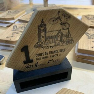 Marquage de trophées en bois Marquage d'objets en bois, personnalisation de trophees gravure - Favre Technics dans l'Ain