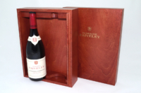 Coffret bois massif avec calage intérieur amovible (bois-mousse).
