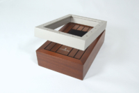 Coffret bois pour montre haut de gamme, finition teinte, vernis et laque.