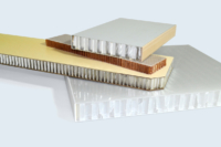 Panneaux double peau (PVC, stratifié HPL, fibre de verre) et âme nid d'abeilles (polyéthylène, aluminium, Nomex®)